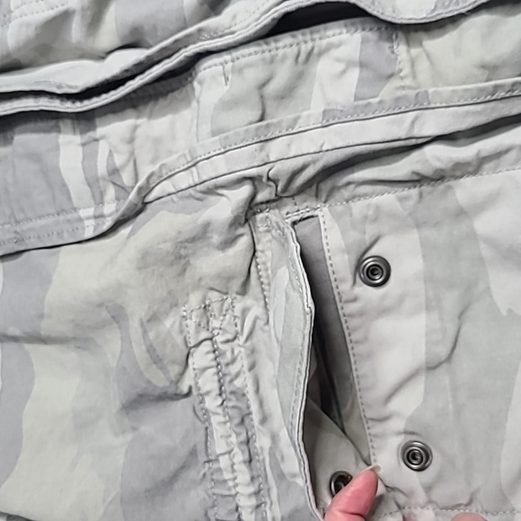 Abercrombie & Fitch Camo Vest - Picture 3 of 6